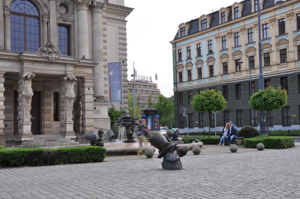 Pokoje Goscinne Przy Ogrodzie Staromiejskim Wroclaw Ngoại thất bức ảnh